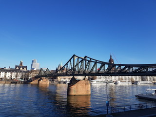 Puente en Frankfurt