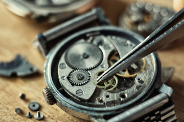 Fototapeta premium Watchmaker is repairing the wristwatch, mechanical watch