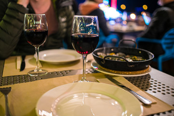 red wine dinner with clams