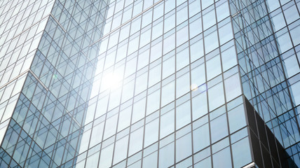 Obraz na płótnie Canvas Modern office building detail, glass surface with sunlight