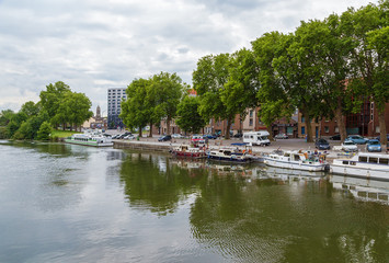 Fototapeta na wymiar Amiens, France. Pleasure boats on the embankment of the Somma River