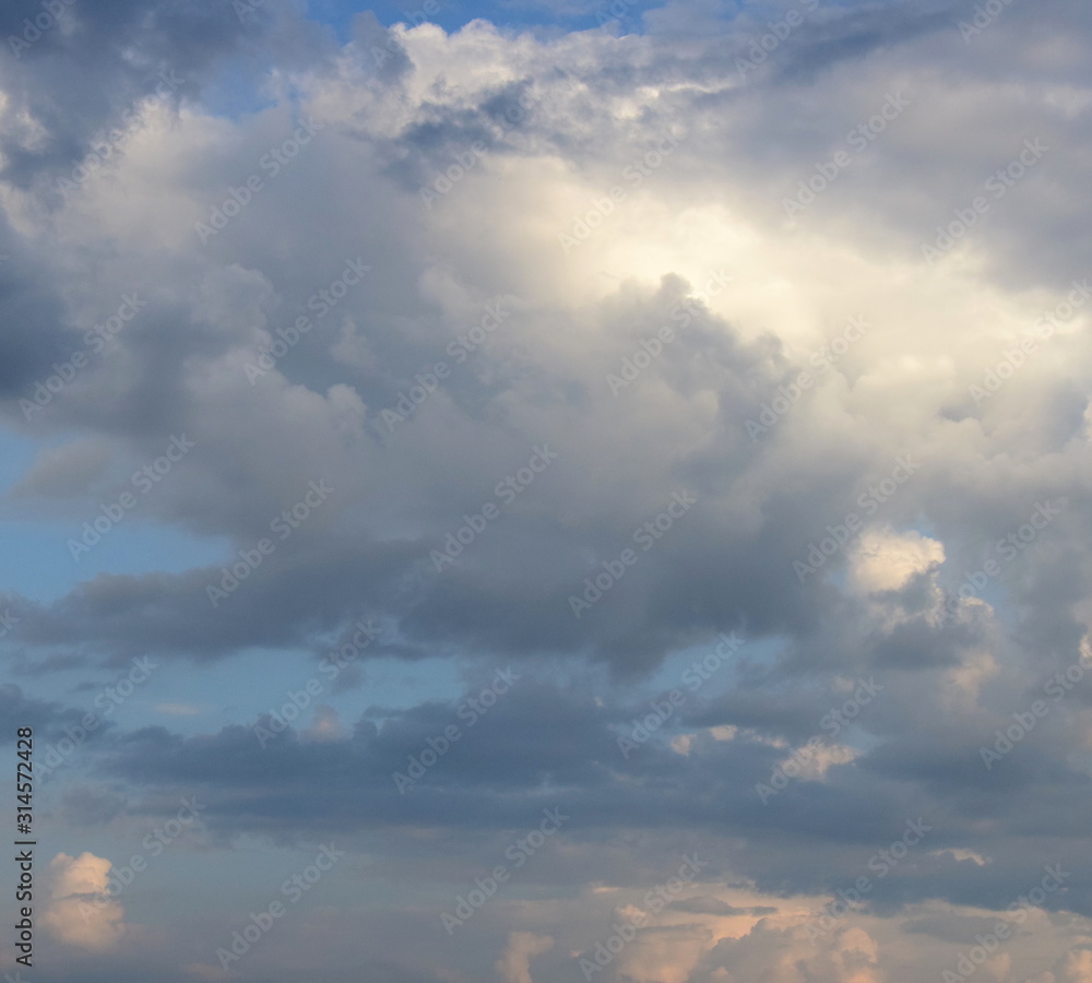 Wall mural Wolkenstimmung am Morgen nach einer Regenacht