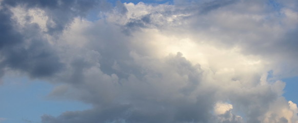 Wolkenstimmung am Morgen nach einer Regennacht