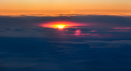 Obraz premium A sunset seen from an aerial view.