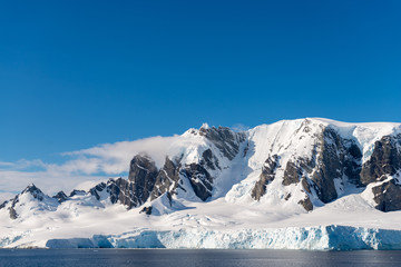 Obraz premium Antarctic landscape with iceberg at sea
