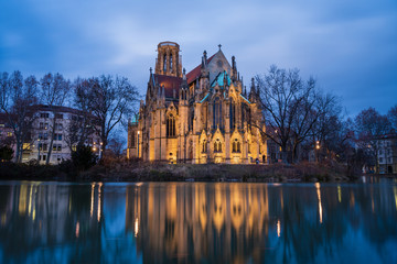 Johanneskirche, Feuersee in Stuttgart — Blue hour reflections