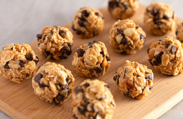 Peanut Butter and Oatmeal Energy Balls with Chocolate Chips Sweetened with Honey