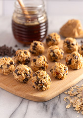 Peanut Butter and Oatmeal Energy Balls with Chocolate Chips Sweetened with Honey