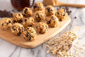Peanut Butter and Oatmeal Energy Balls with Chocolate Chips Sweetened with Honey