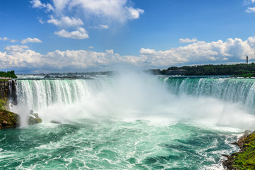 Beautiful Niagara Falls on a sunny day - obrazy, fototapety, plakaty