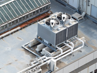 オフィスビル屋上の空調設備