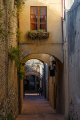 Fototapeta na wymiar Street in the historic centre of San Gimignano town, Italy