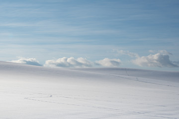 Fototapeta na wymiar 雪と雲