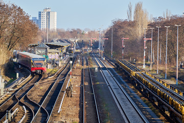 Berliner S-Bahn - Rund um den Bahnhof Neukölln und den historischen Formsignalen der Fernbahn 
