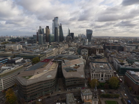 London Cityscape on a cloudy day © Galdric