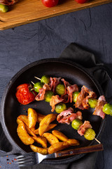 Brussels sprouts - Bacon - skewers with potato widgets