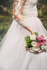 Panna Młoda z bukietem © Studio Migafka