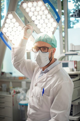 Fototapeta premium Male surgeon in an operation room