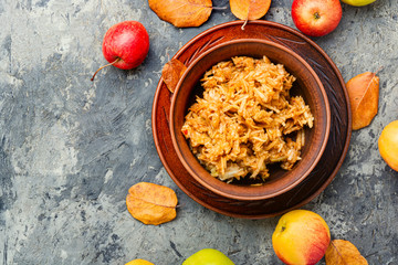 Grated ripe apples