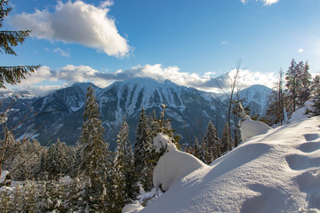 Fototapeta premium Tiefschnee am Berg in den Salzburger Alpen