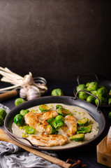 Grilled chicken with garlic cream