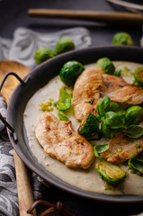 Grilled chicken with garlic cream