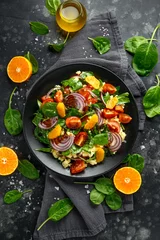 Photo sur Plexiglas Anti-reflet Manger Vegetable Millet salad with red onion, cherry tomatoes, spinach, tangerine and clementine dressing. healthy food