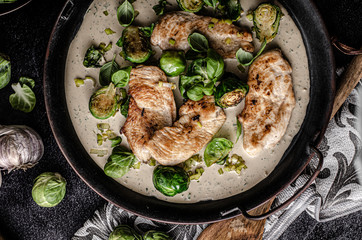 Grilled chicken with garlic cream