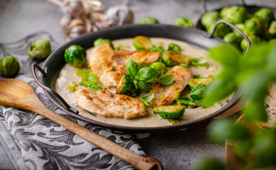 Grilled chicken with garlic cream