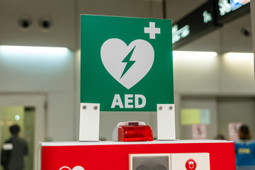 AED location signs at the airport - obrazy, fototapety, plakaty