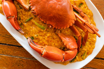Stir fried crab with curry powder