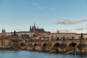 Blick auf die Karlsbrücke und den Hradschin in Prag