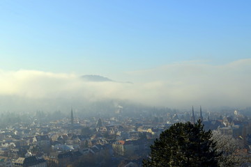 Freiburg bei sonnigem Nebel