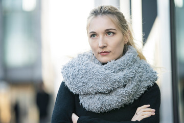 落ち込んだ表情の女性