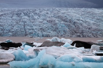 icebergs in jokulsarlon lagoon iceland