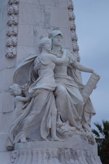 Fototapeta na wymiar Nizza - Le Monument du Centenaire (Jubiläumsdenkmal) - Blickfang auf der Promenade