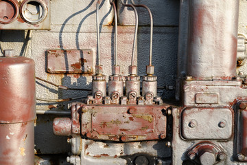 Détail de tubes sur un groupe électrogène utilisé par le Vietnam pendant la guerre duy Vietnam à Hanoï.
