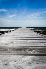 Obraz na płótnie Canvas Bootssteg an der Ostsee aus besonderer Perspektive