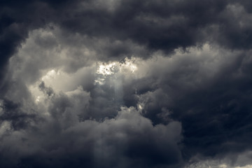 Fototapeta na wymiar sun rays through Clouds