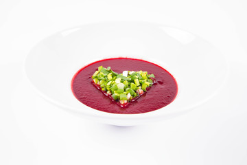 Beetroot cream soup with a heart made of chives - a romantic treat
