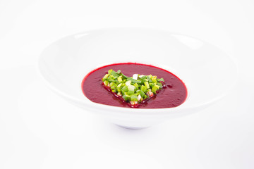 Beetroot cream soup with a heart made of chives - a romantic treat