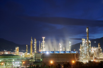 Obraz na płótnie Canvas Petronor refinery in the municipality Bizkaino of Muskiz, near beach of the Arena, photographed at night, Basque Country, Biscay, Euskadi, Euskal Herria, Spain, Europe