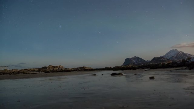 Timelapse d'aurore bor&eacute;ale dans les &Icirc;les Lofoten, Norv&egrave;ge  