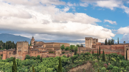 Fototapeta na wymiar flawor of andalusia, view of the alhambra from the saint nicolas sightseeing. granada, spain