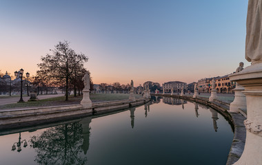 Obraz premium Prato della Valle, square in the city of Padua with the Memmia island