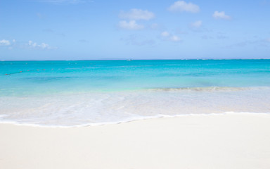 Fototapeta na wymiar White Sand Tropical beach paradise Crystal Clear Blue Water 
