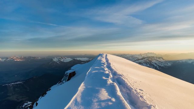 Timelapse sur la cr&ecirc;te du Go&ucirc;ter pour monter au Mont Blanc, Saint Gervais Les Bains, France