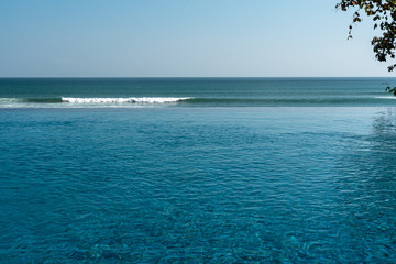 Obraz premium infinity pool at a beach resort in bali