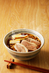 鴨南蛮そば　Soba noodles in a hot soup with duck and green onions