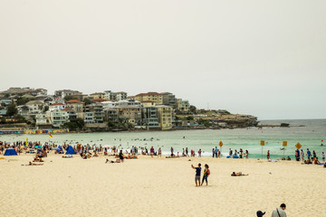 Obraz premium Tourists at the Bondi Beach in Sydney, Australia